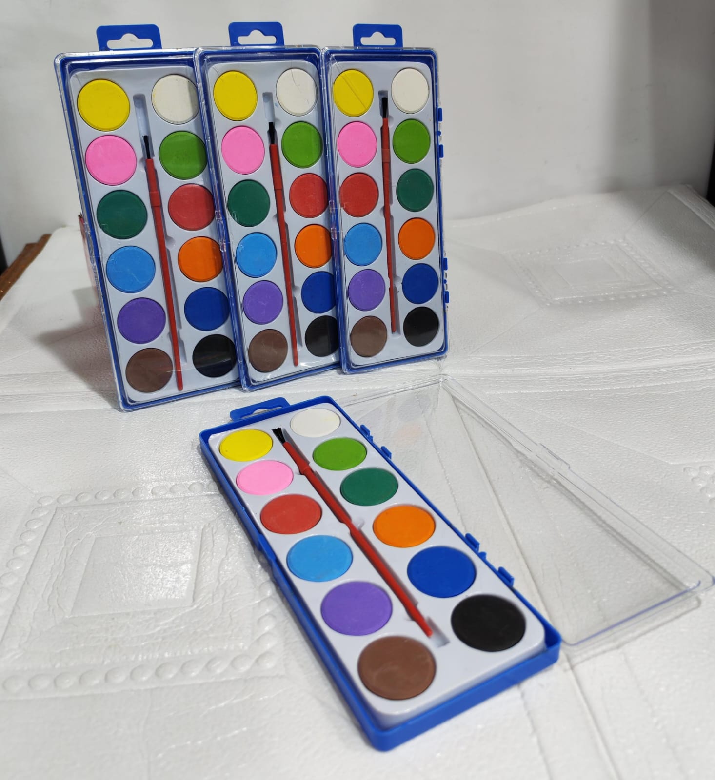 SET DE 18 ACUARELAS MAS PINCEL