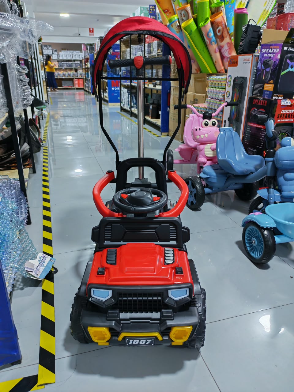COCHE DE NIÑO A BATERÍA CON GUIADOR