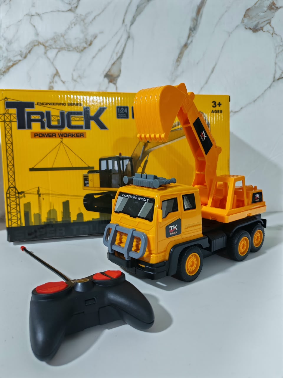 CAMIÓN CONSTRUCTOR AMARILLO