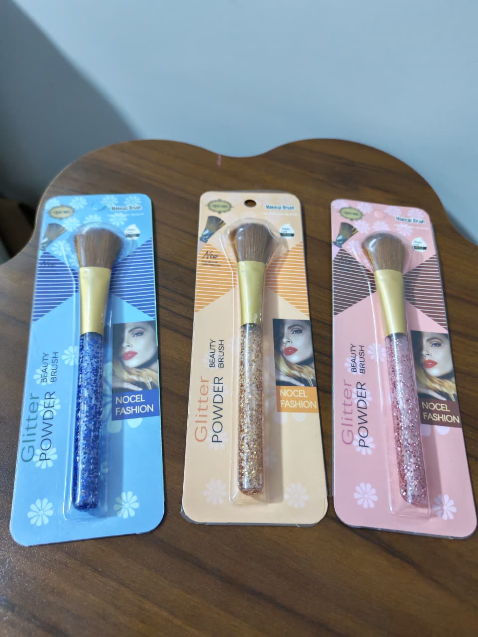 BROCHA DE MAQUILLAJE CON PURPURINA