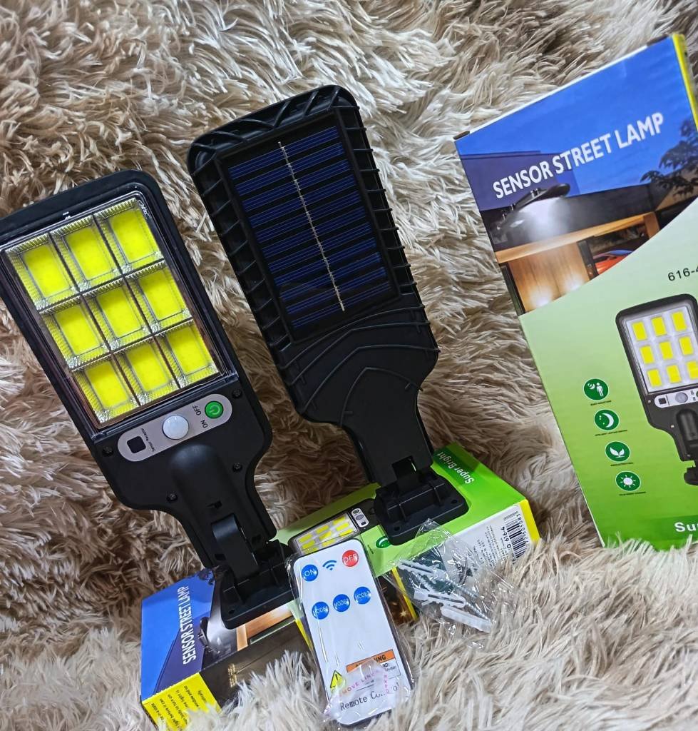 REFLECTOR LED CON PANEL SOLAR
